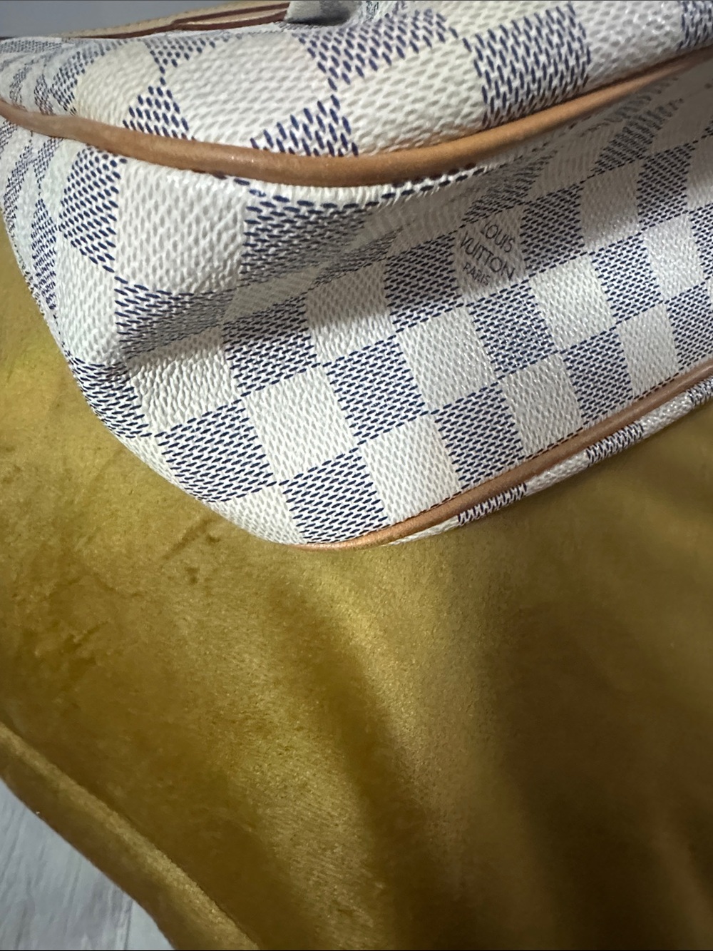 Louis Vuitton Damier Azur Siracusa Crossbody - Picture 4 of 16